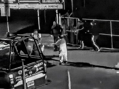 Policía de Cuautla somete con violencia a cinco personas (Video)