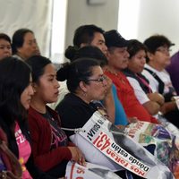 Familiares de los 43 expresan inconformidad a medio año de la Comisión de la Verdad