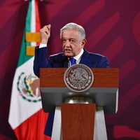 AMLO recomienda a opositores ir a un retiro y hacer "planas" con frases en favor del pueblo