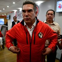 “Bola de cínicos y corruptos”: Alito explota y amaga con expulsar a Sauri, Coldwell y Labastida