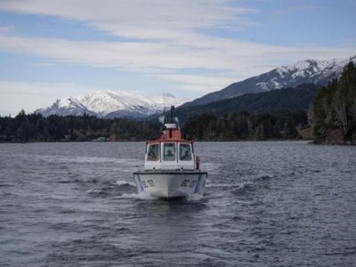 Impactante rescate en Villa La Angostura: se encontraban a la deriva en el lago
