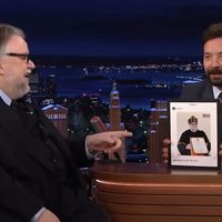 Guillermo del Toro presume a la UNAM en el programa de Jimmy Fallon: "la mejor, la más grande"