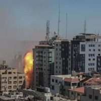 Netanyahu defiende como "perfectamente legítimo" el ataque contra el edificio con oficinas de prensa