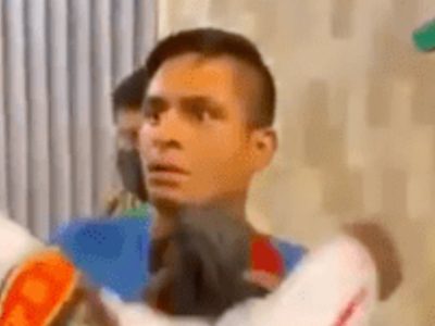 Sujeto amenaza a pareja homosexual por "irse besando delante de todos" (VIDEO)