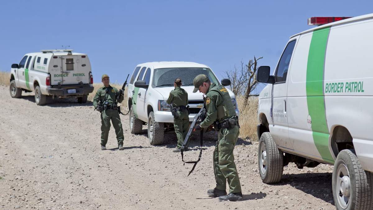 Agentes de la Patrulla Fronteriza en Arizona
