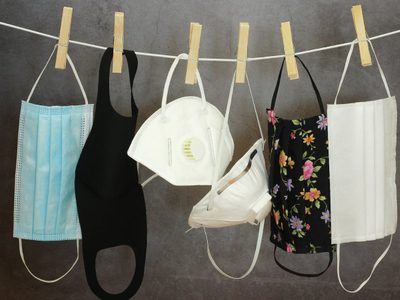 Con unos barbijos y algunos palitos: así podés crear esta increíble lámpara para tu pieza