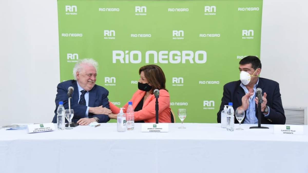 Conferencia de prensa de Carreras y García en Cipolletti. Fuente: (Twitter)