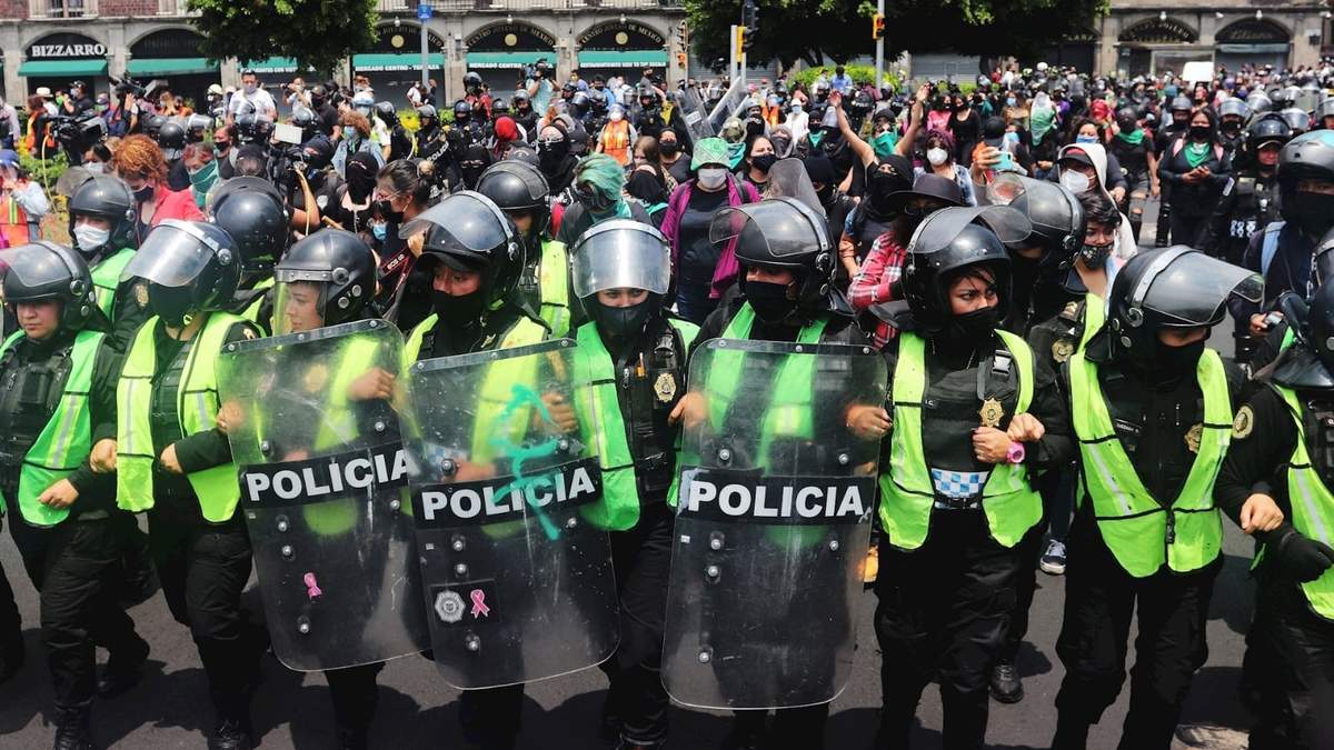 Las nuevas medidas buscan delimitar el accionar policial durante las manifestaciones. Fuente: (Twitter)
