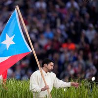 Bad Bunny lleva la historia y cultura de Puerto Rico a un revolucionario show de Super Bowl