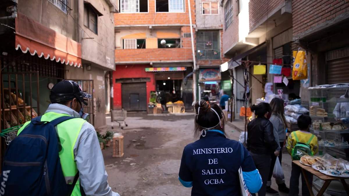 Hay casi 900 infectados en los barrios vulnerbales de la Ciudad. Fuente: (Twitter)
