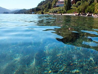 Denunciaron a una embarcación que derramaba combustible en el Lago Nahuel Huapi
