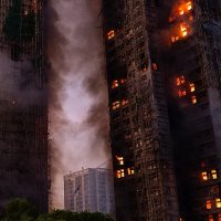 Se incendió un complejo de edificios en Hong Kong y confirmaron al menos 13 personas fallecidas