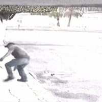 Sujeto acecha a una joven, corre hacia ella y le muerde un glúteo en calles de Celaya (Video)