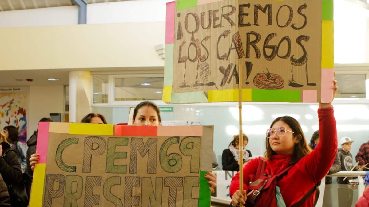 Estudiantes exigieron ser atendidos por las autoridades. Fuente: (Emiliano Ortiz)