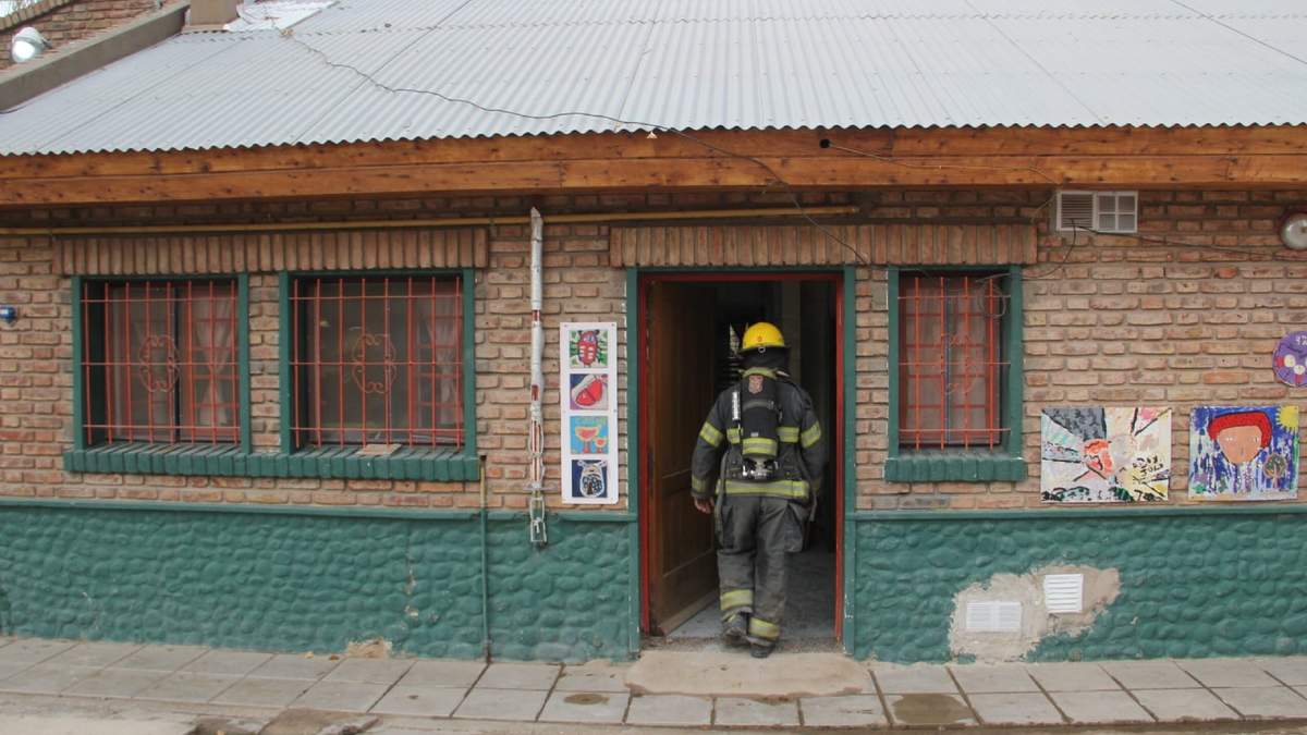 La escuela tuvo que ser evacuada por prevención. Fuente: Centenariodigital.com.ar