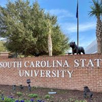 Mueren dos personas en tiroteo en una residencia de una universidad en Carolina del Sur