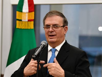 Ebrard denuncia "intencionalidad política" en reportaje del NYT