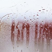 Si los vidrios de tu casa chorrean agua en invierno, este es el truco que podés aplicar para evitar limpiar a diario