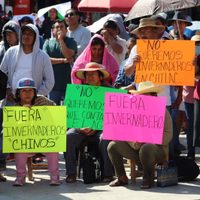 Tras ocho horas de bloqueos carreteros, pobladores logran clausura de invernaderos chinos