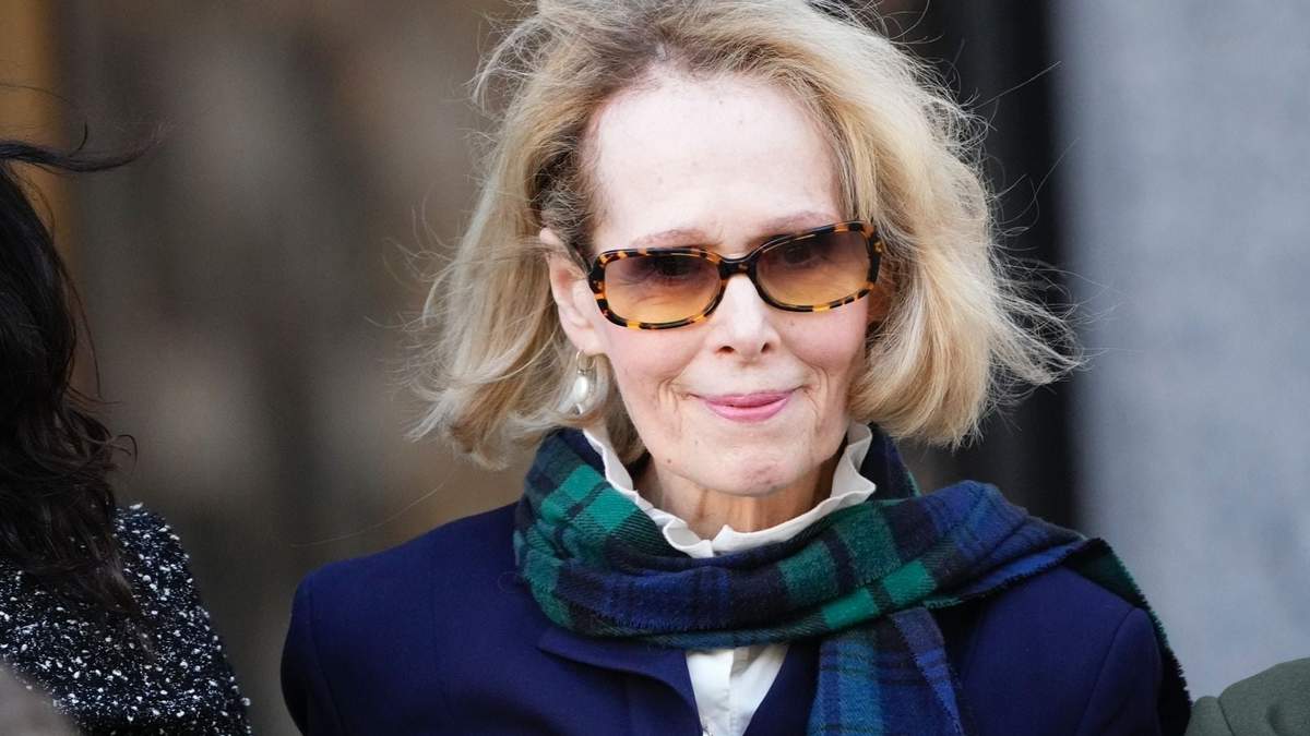 E. Jean Carroll al salir de la Corte en Manhattan
