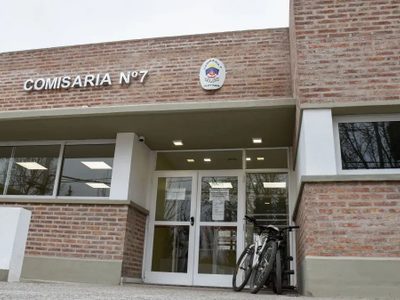 Vecinos de Plottier evitaron la fuga de un ladrón tras un robo y retuvieron al acusado hasta la llegada policial