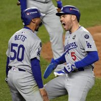 Dodgers conquistan su octava Serie Mundial en cinco juegos tras capitalizar errores de Yankees