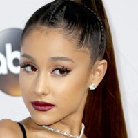 "¡Te vuela la cabeza!": Ariana Grande deslumbra con belleza y algo más... ¡Mirá!