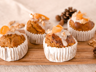 Muffins de carrot cake proteicos, sin harina de trigo y sin horno: la receta dulce que vas a amar