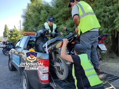 En un operativo policial en la zona oeste neuquina secuestraron 19 vehículos y retuvieron un carnet