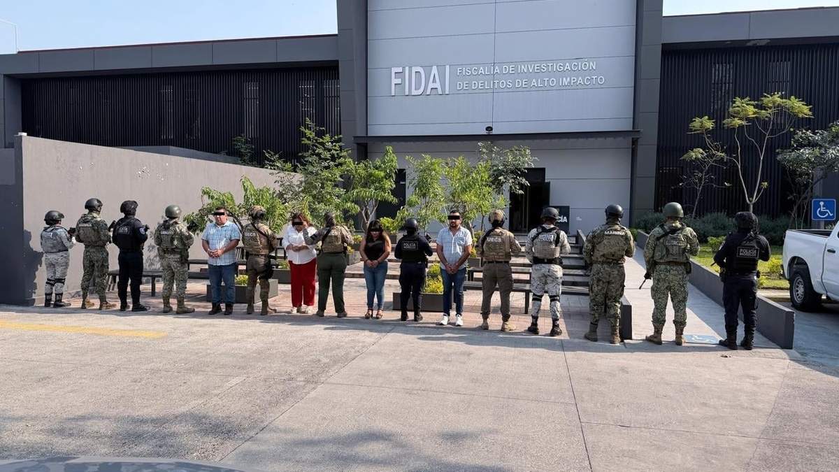 La detención de los tres funcionarios del Ayuntamiento de Amacuzac, Morelos, por extorsión agravada