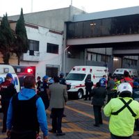Corto circuito en las vías del Metro Chabacano deja tres heridos