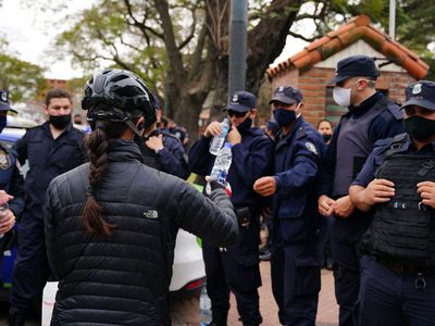 Tras hacerle frente al Kirchnerismo en plena cuarentena, denuncian a la Policía por este motivo