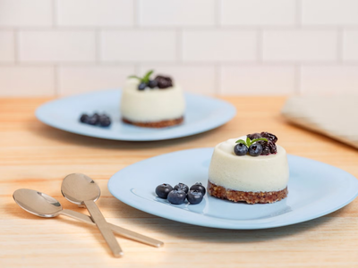 Sacate las ganas de algo dulce con estos minicheesecake sin azúcar, en pilotines para muffins
