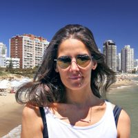 En un verano especial, Juana Viale disfrutó de la playa y de sus mascotas en Punta del Este
