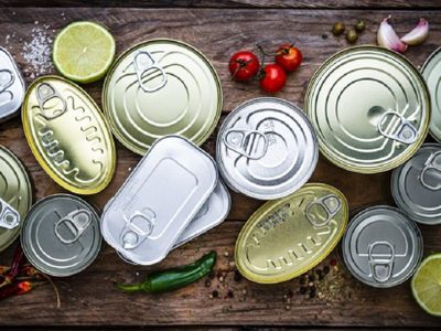 Antes de tirar las latas de atún vacías, hacé este coqueto portavelas para poner en tu habitación