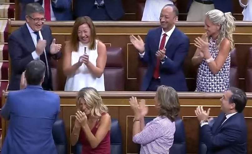 Francina Armengol anunció que a partir de esta sesión estará permitido el uso de las lenguas catalana, vasca y gallega en el Congreso de los Diputados