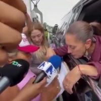 Sheinbaum llega a Acapulco para una reunión privada “de revisión” con autoridades locales