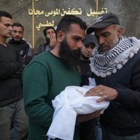 Israel ataca Gaza y mata a 19, en su mayoría mujeres y niños, tras decir que Hamás violó la tregua
