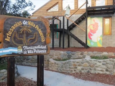 En el mes de las madres, inauguraron un mural en Villa Pehuenia