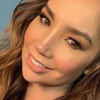 Paola Jara se deshizo de sus prendas para hablar de la vida ¡Instagramer poeta!