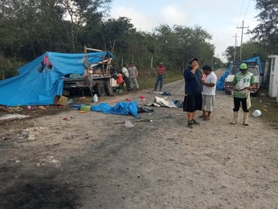 Policías desalojan a habitantes de Sitilpech, Yucatán, que se oponen a una granja porcina