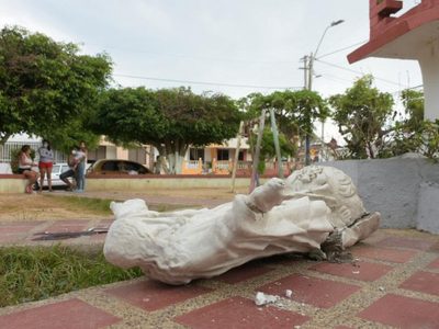 Una niña murió aplastada por una estatua que le cayó encima