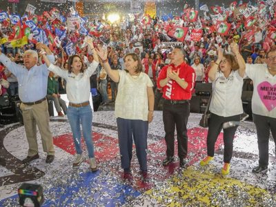 Xóchitl Gálvez pide al INE auditar el mitin en el Zócalo de Claudia Sheinbaum