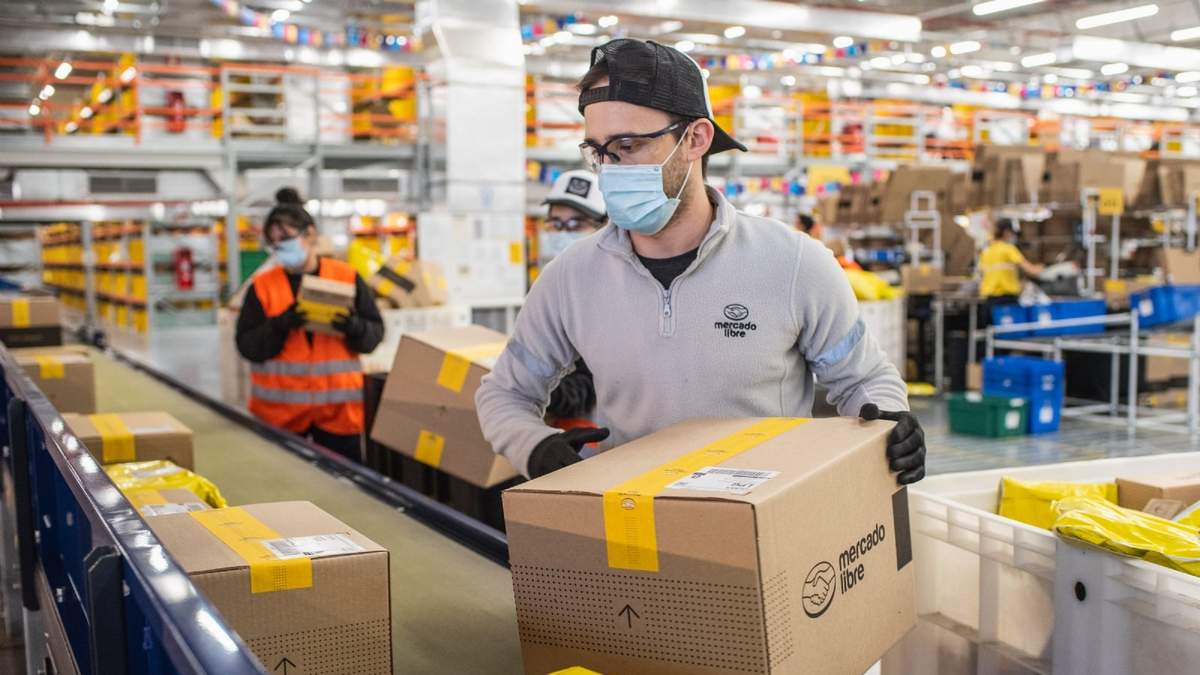 Trabajador de Mercado Libre. Fuente: (Twitter)