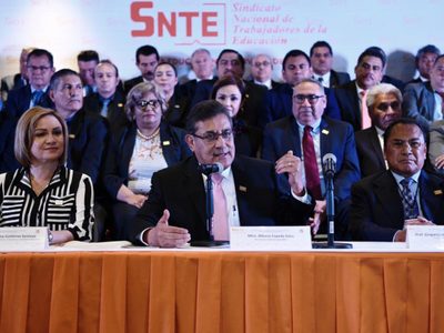 El SNTE pide al Senado acelerar la aprobación de la reforma educativa