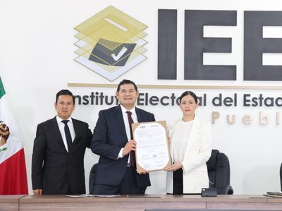 Armenta recibe constancia de mayoría; anuncia fusión de secretarías