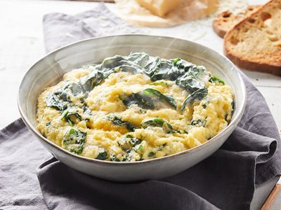 Polenta de espinaca: la receta otoñal perfecta y fácil para comer bien rico y sin gastar de más