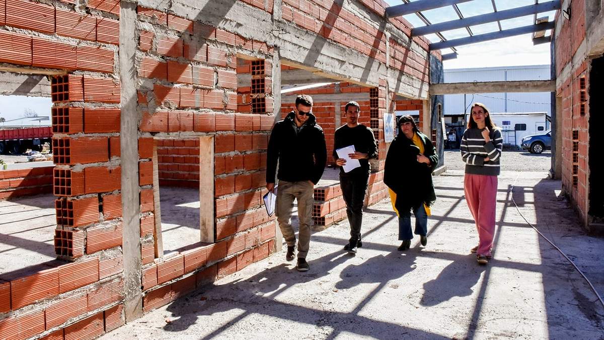 Martínez y Bertoldi de recorrida por las obras. Fuente: (Neuquén Informa)