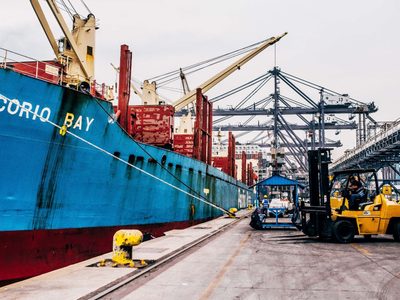 Maniobristas paran labores en el Puerto de Manzanillo