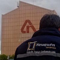 Denuncian que un juez ordenó avanzar con el remate y desalojo de Cerámica Neuquén